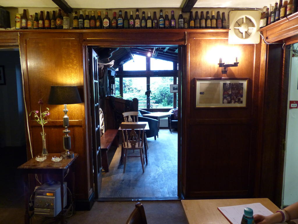 The Sun Inn Englefield Green Bagian luar foto